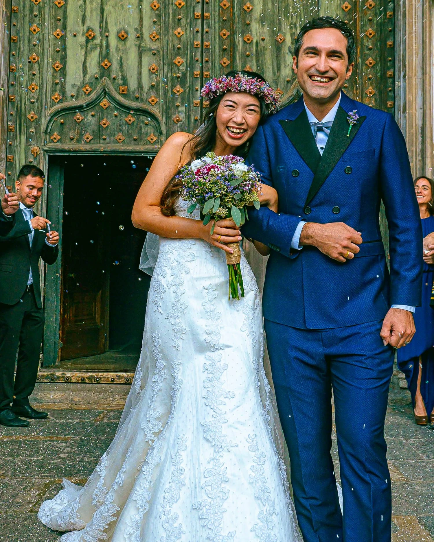 Boda en Barcelona con la ciudad de fondo