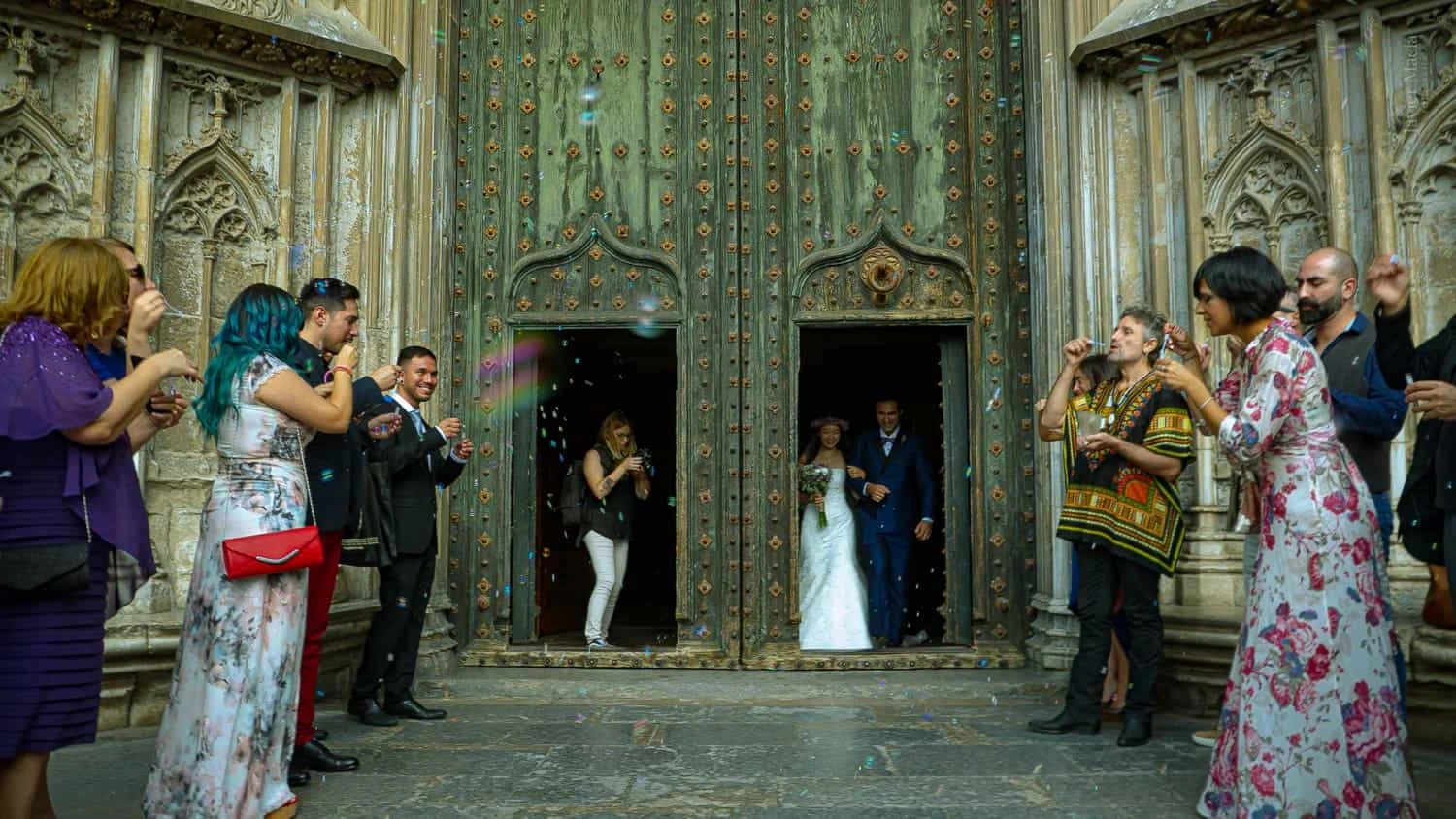 Fotógrafo de bodas en el Garraf — ceremonia en el parque natural con el Mediterráneo de fondo